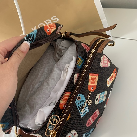 Origianl Michael Kors salter sling pack - Picture 5 of 9